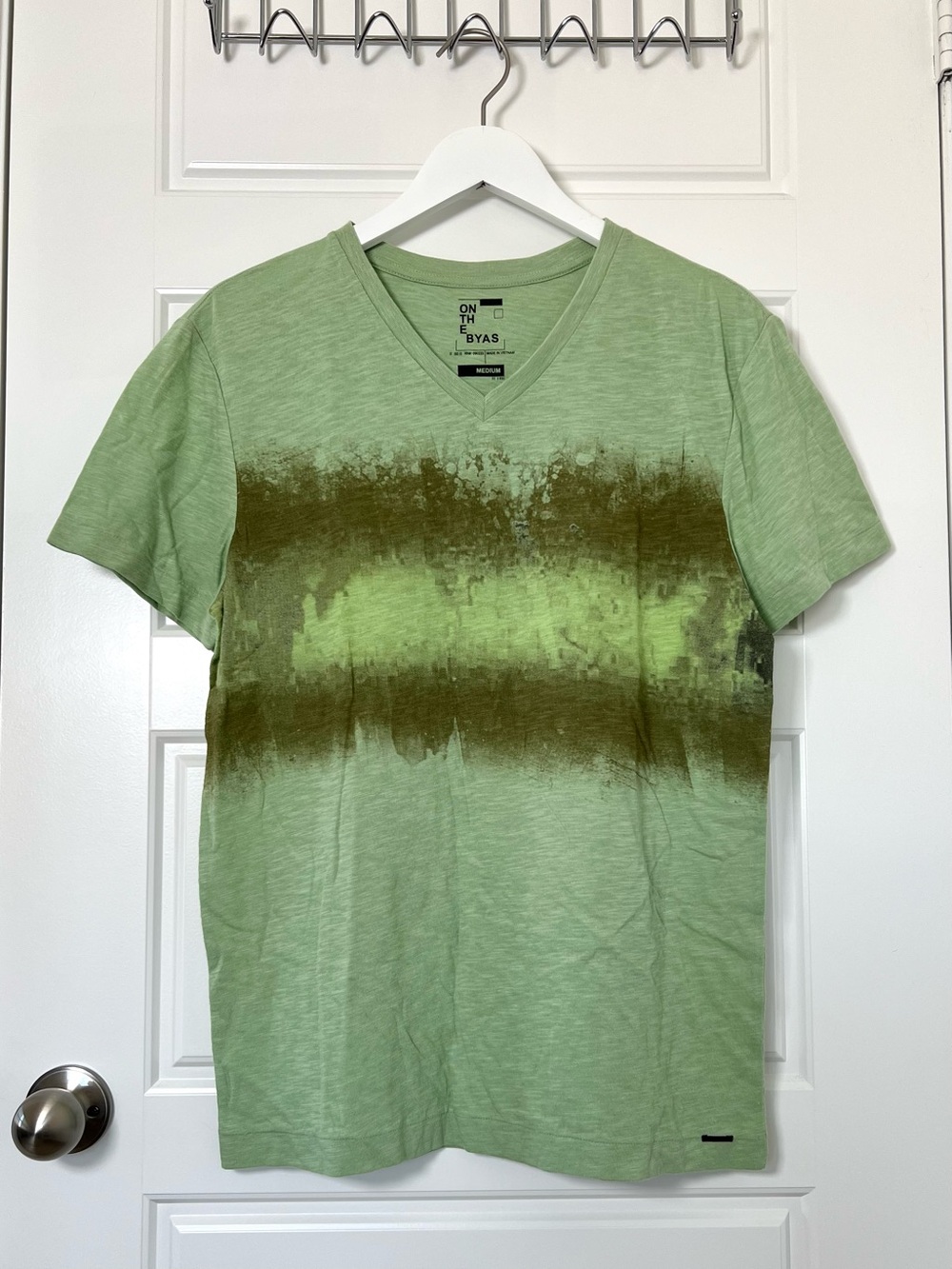 On The Byas // NWOT Men's Basic Skater Casual Short Sleeve V-Neck T-Shirt